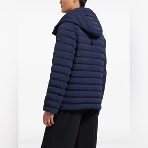 Moose Knuckles Rock 2 down jacket features a zip closure size small